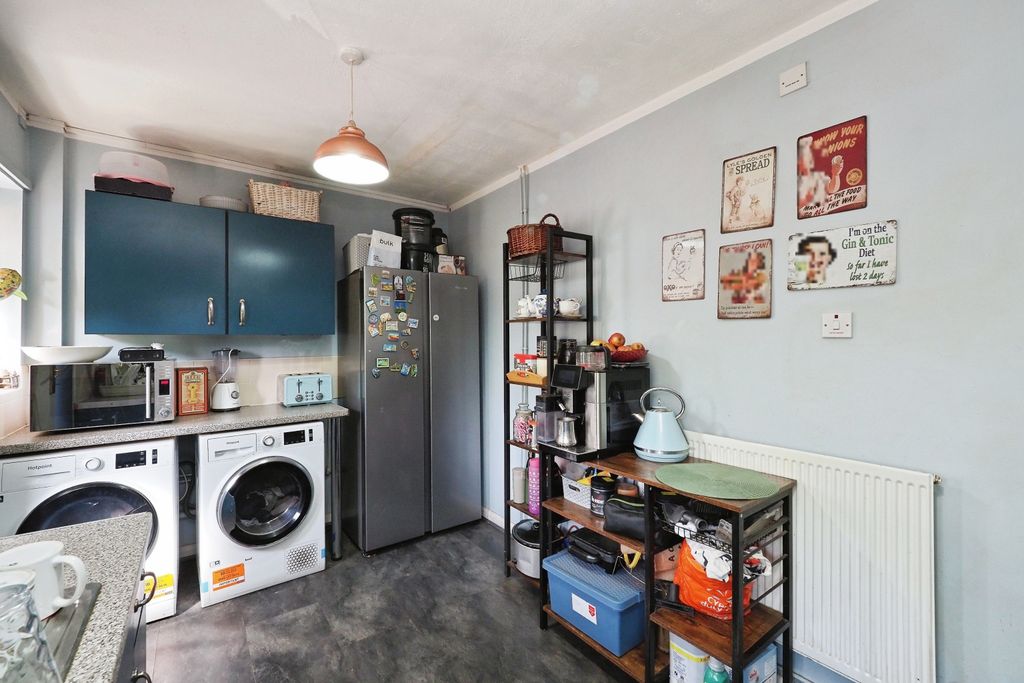 Property photo 3 of 20 Kitchen/Dining Space