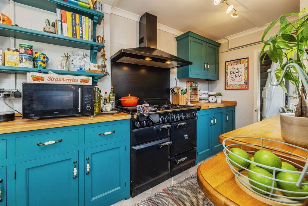 Property photo 3 of 17