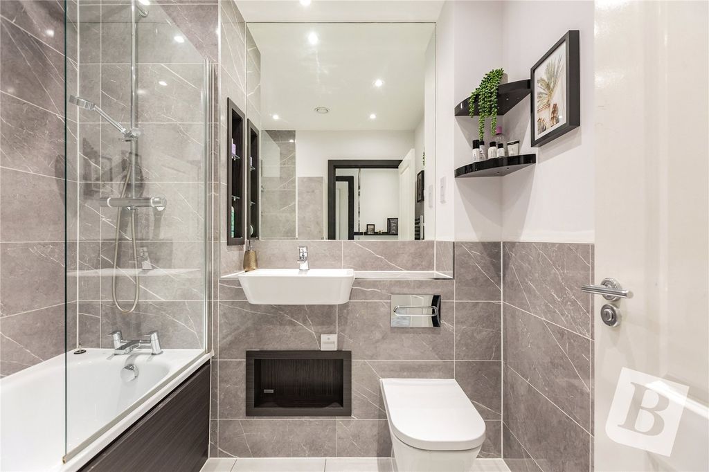 Property photo 3 of 13 Bathroom
