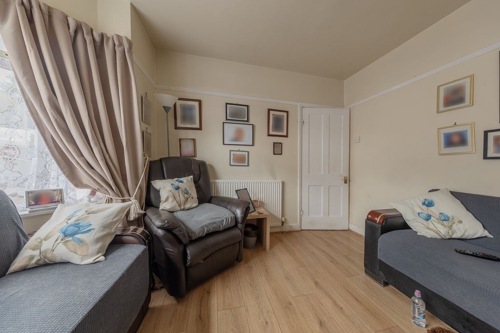 Property photo 3 of 28