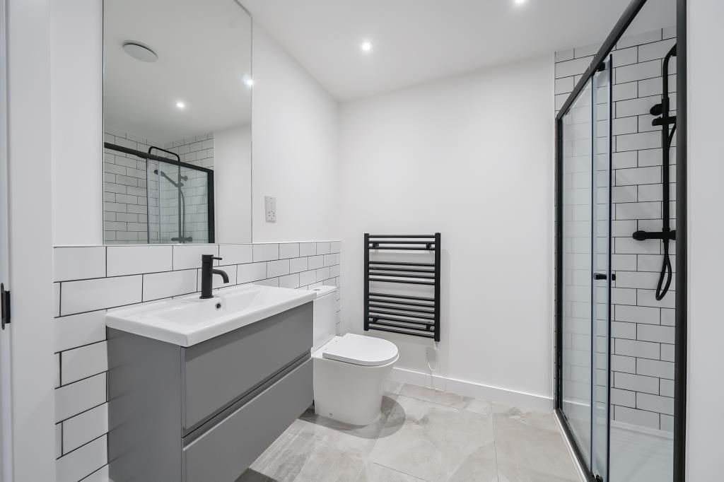 Property photo 1 of 10 Bathroom