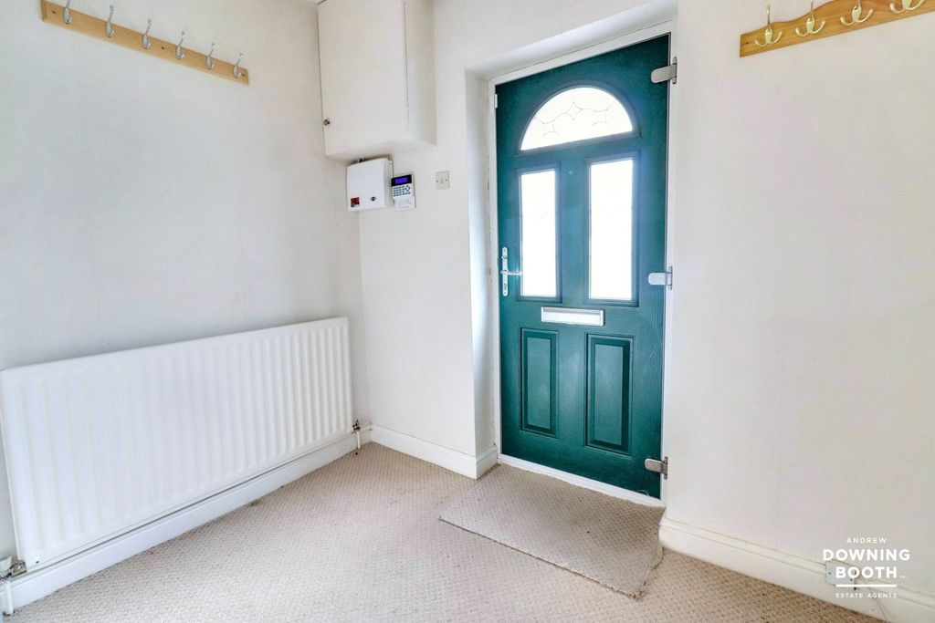 Property photo 2 of 25