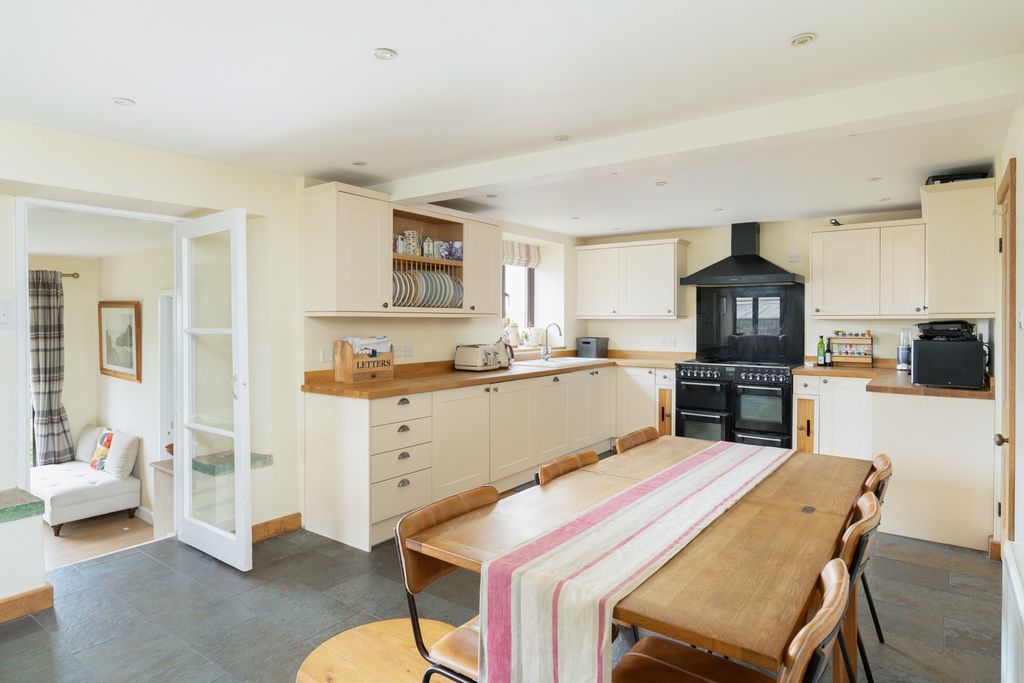 Property photo 2 of 23 5077587