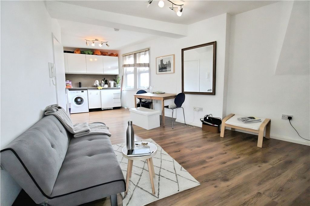 Property photo 3 of 8 Pbox-Img.Jpg