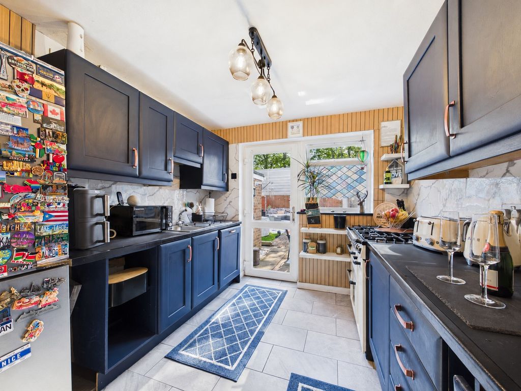 Property photo 2 of 12 Kitchen