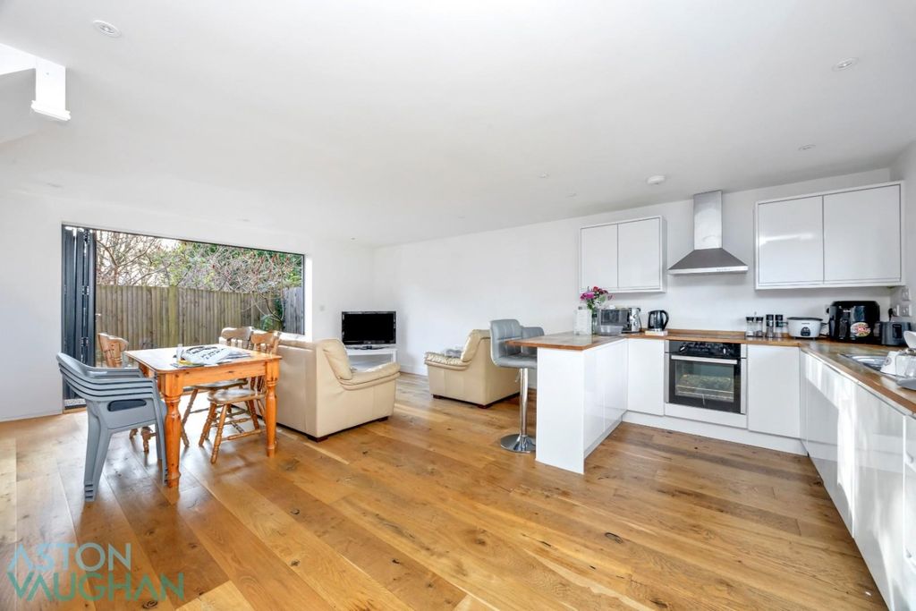 Property photo 3 of 10 4632692