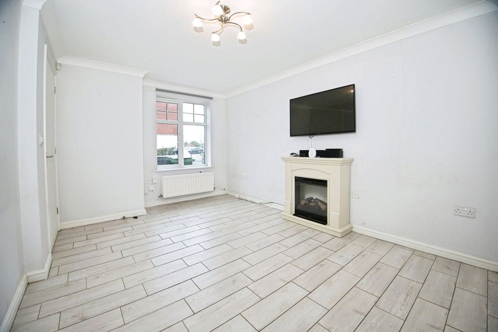 Property photo 2 of 21 Pbox-Img.Jpg