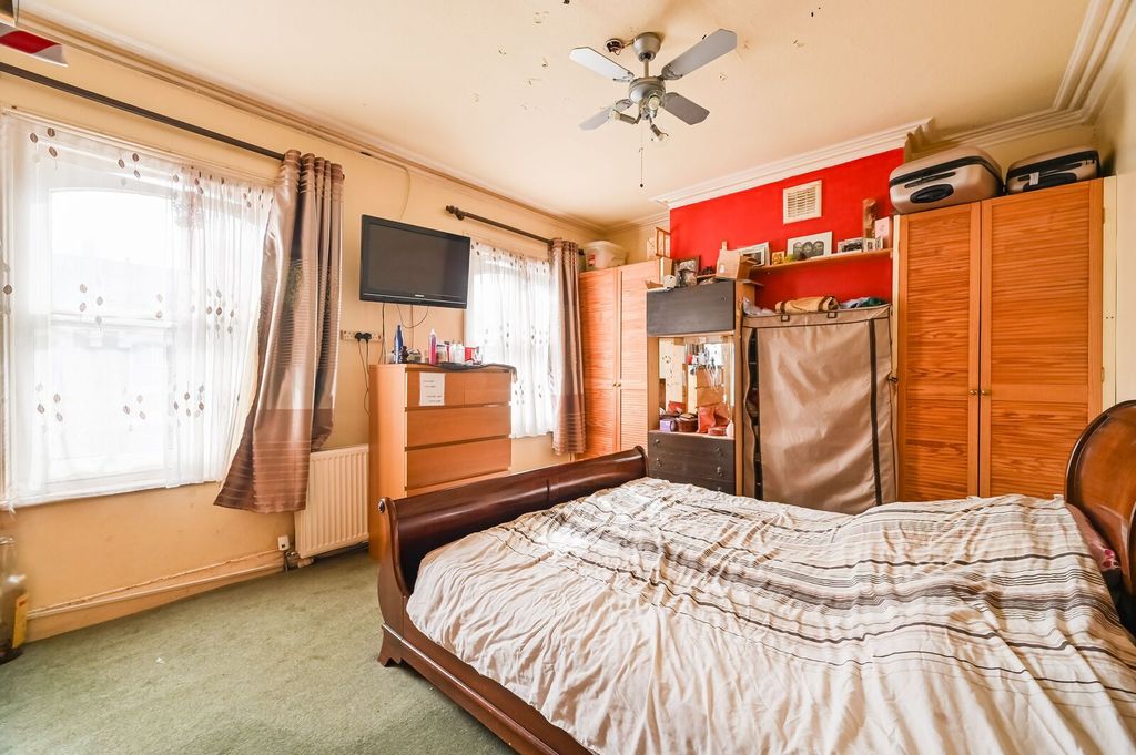 Property photo 1 of 8