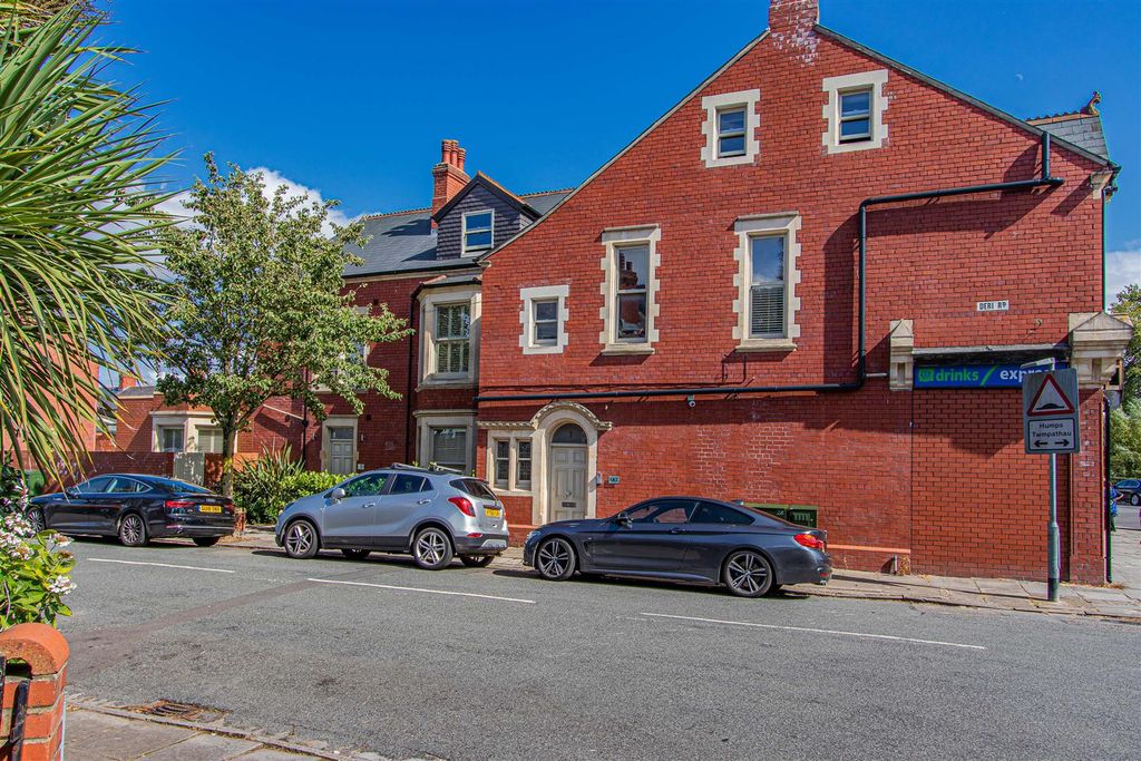 Property photo 3 of 16 Waterloo Court 2-17.Jpg