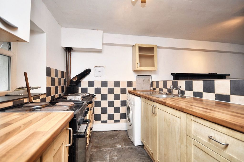 Property photo 3 of 12