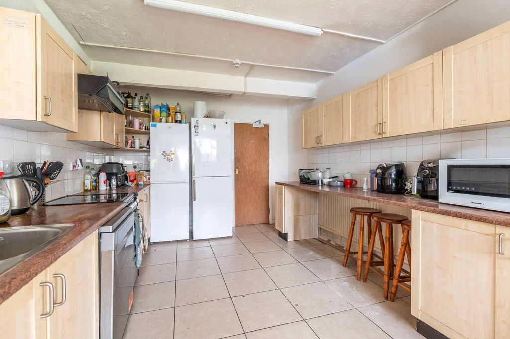 Property photo 2 of 23