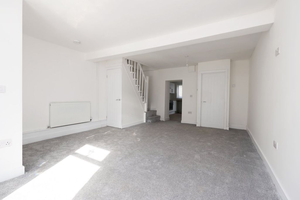 Property photo 2 of 28 Picture No. 01