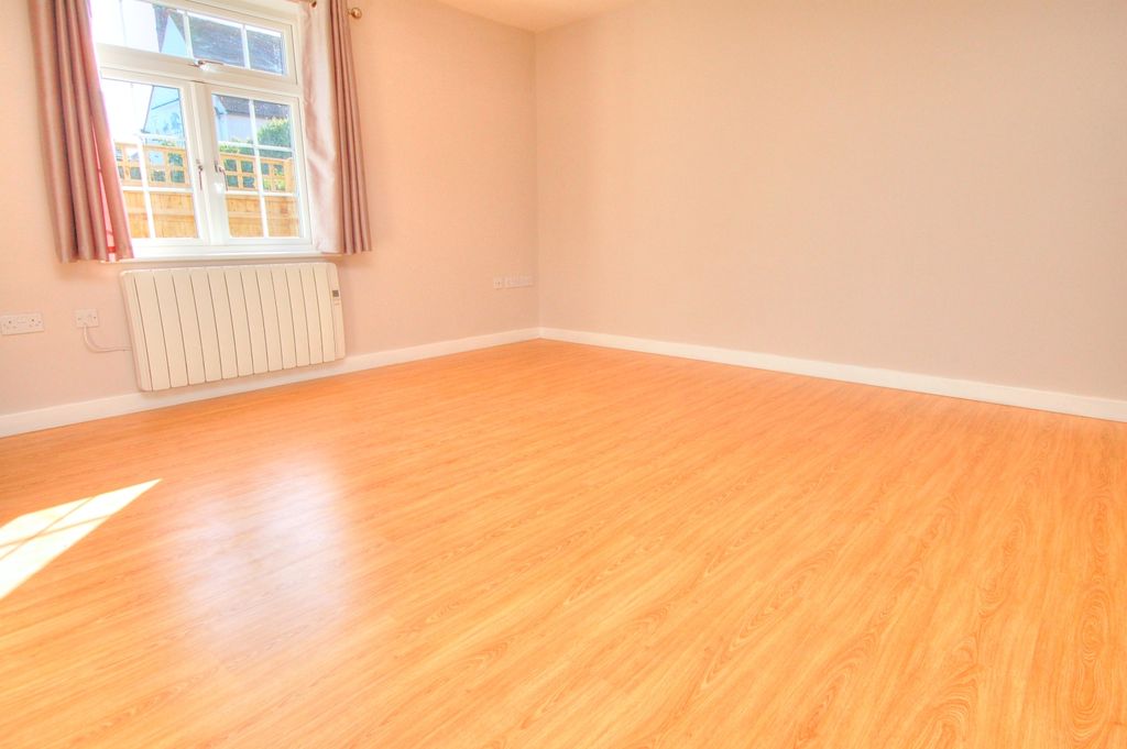Property photo 2 of 6 Picture No. 12