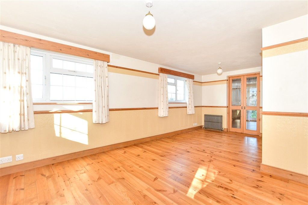 Property photo 1 of 16 Lounge