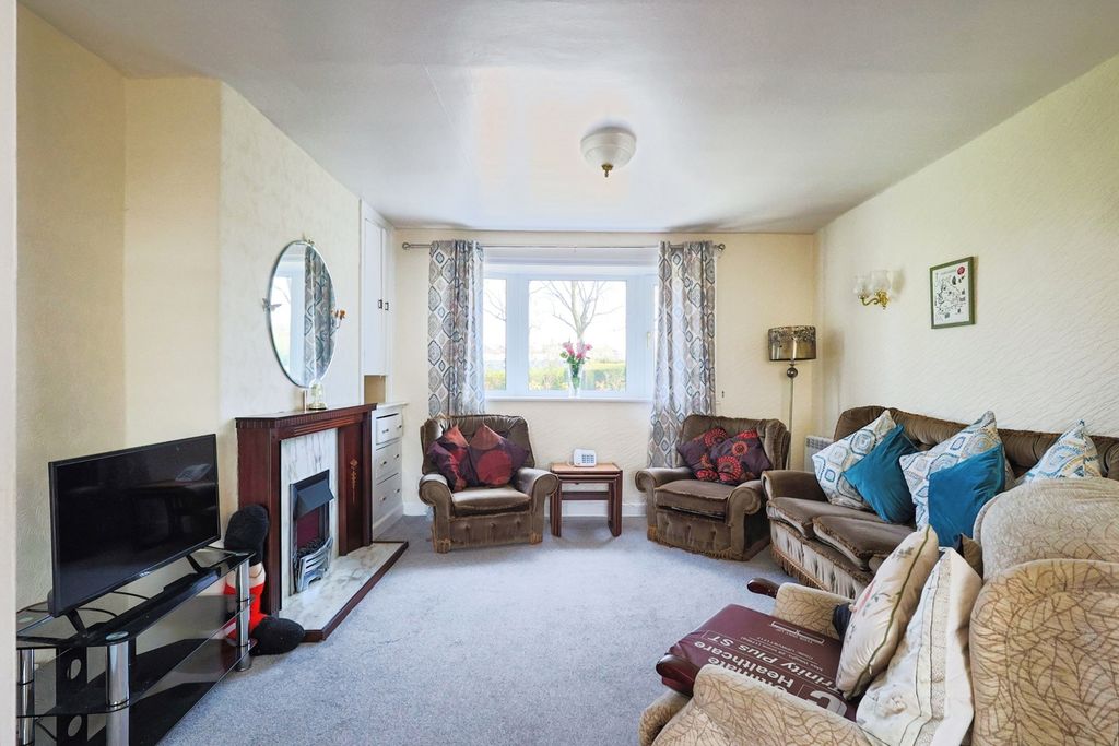 Property photo 2 of 17 Photo