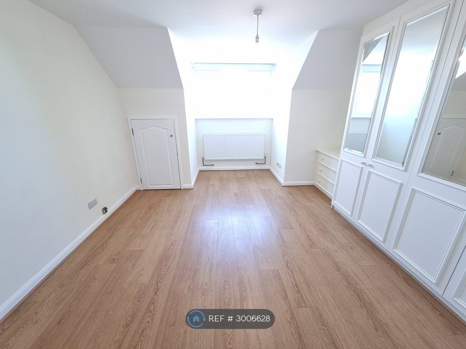 Property photo 1 of 17 3rd Floor Master Bedroom