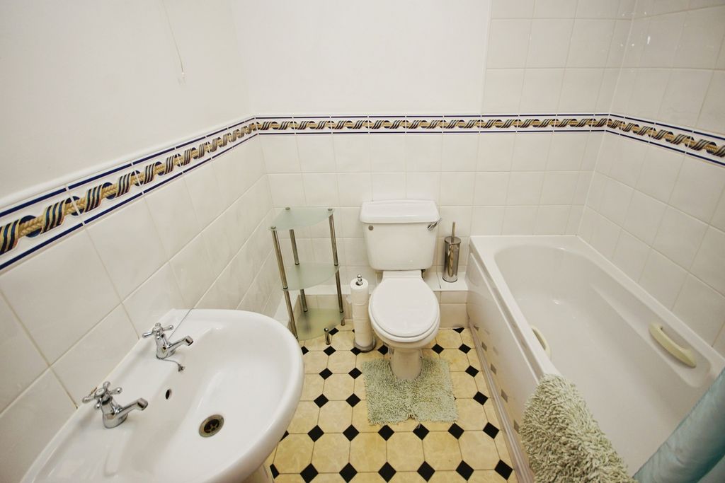 Property photo 3 of 8 Photo