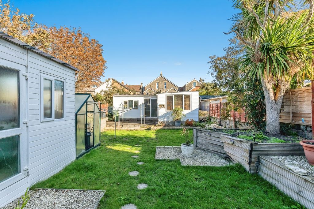 Property photo 3 of 17 Photo