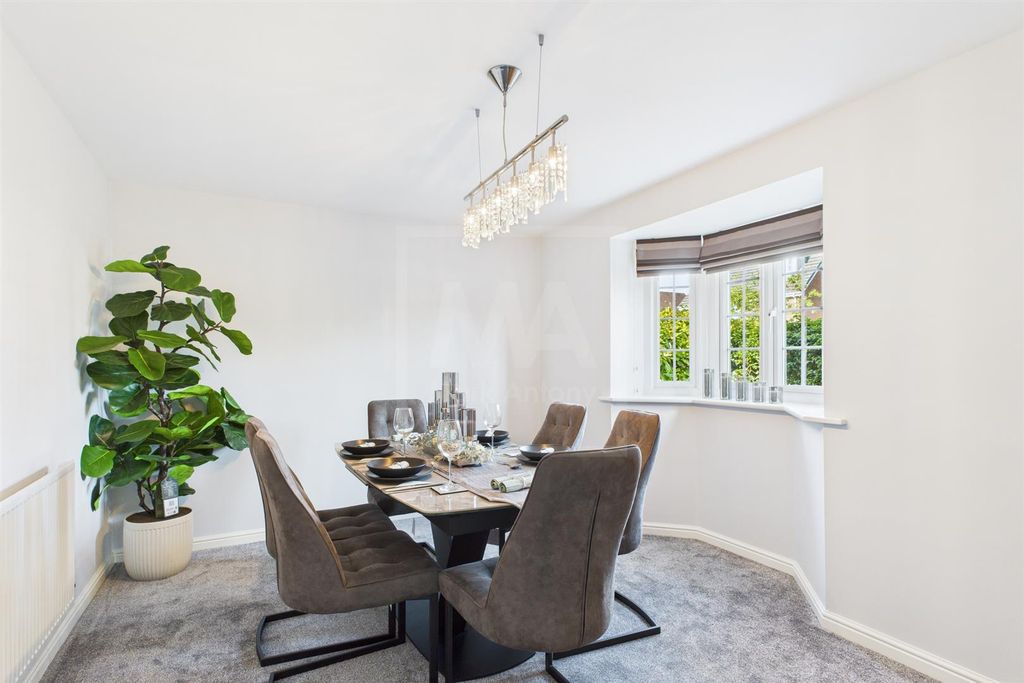 Property photo 3 of 19 Dining Room