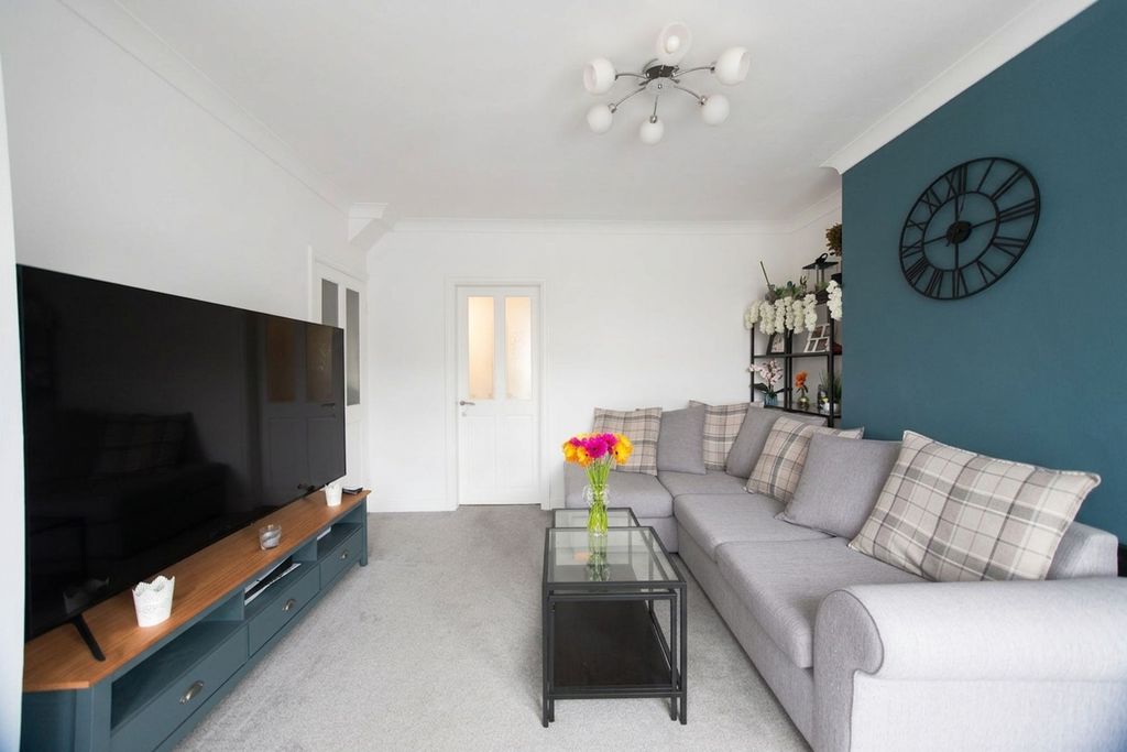 Property photo 3 of 20 Living Room