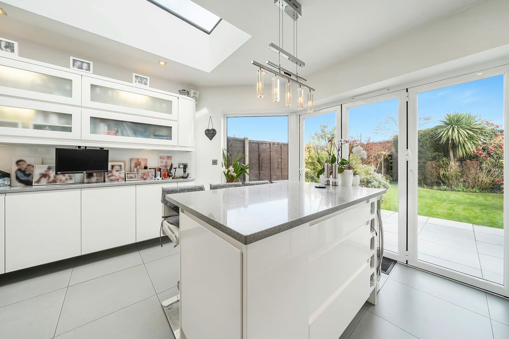 Property photo 1 of 17 Kitchen