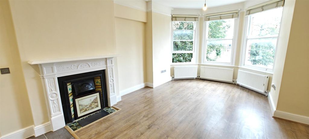 Property photo 2 of 12 Lounge