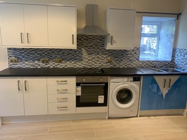 Property photo 1 of 6 Kitchen