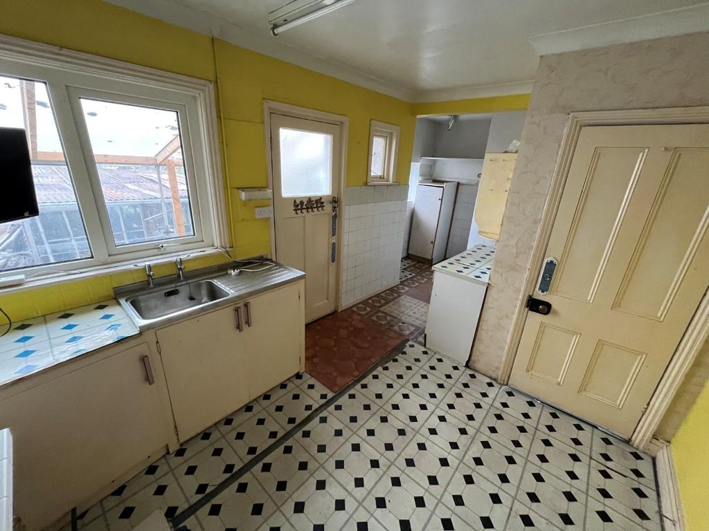 Property photo 2 of 21 Kitchen 1.Jpg