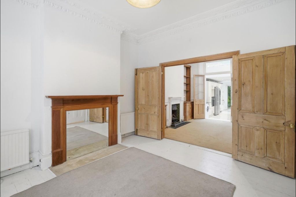 Property photo 3 of 19 2