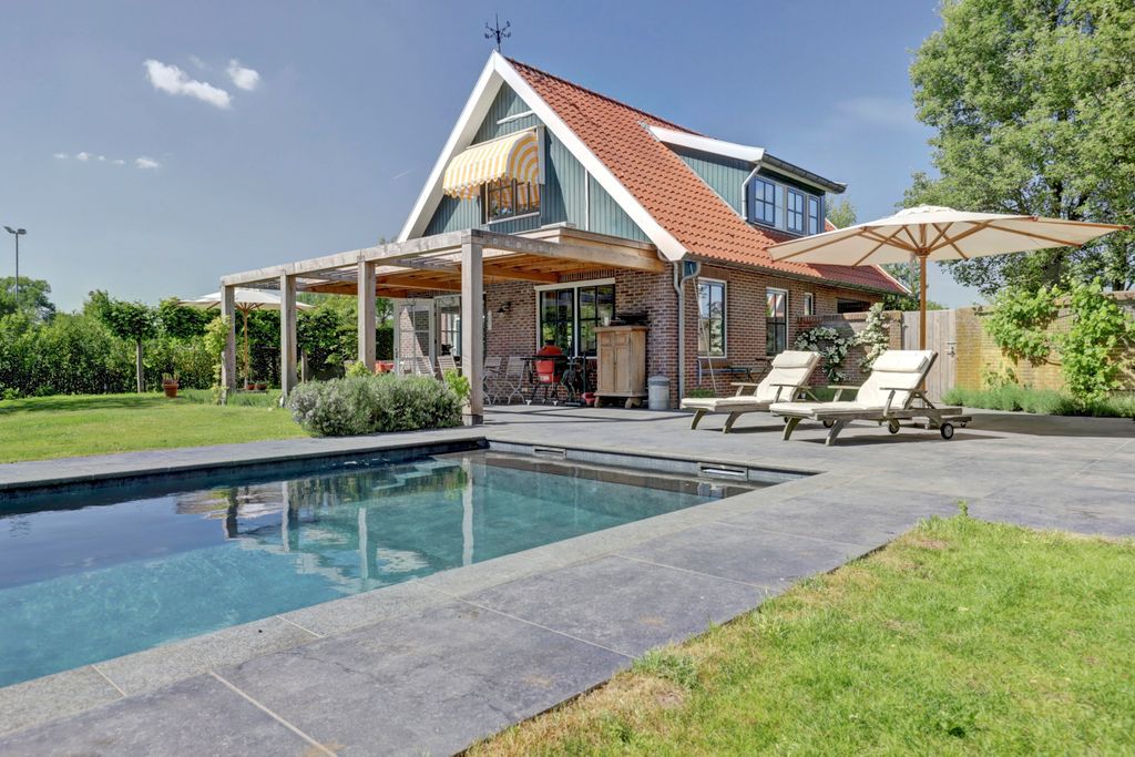 Property photo 3 of 51