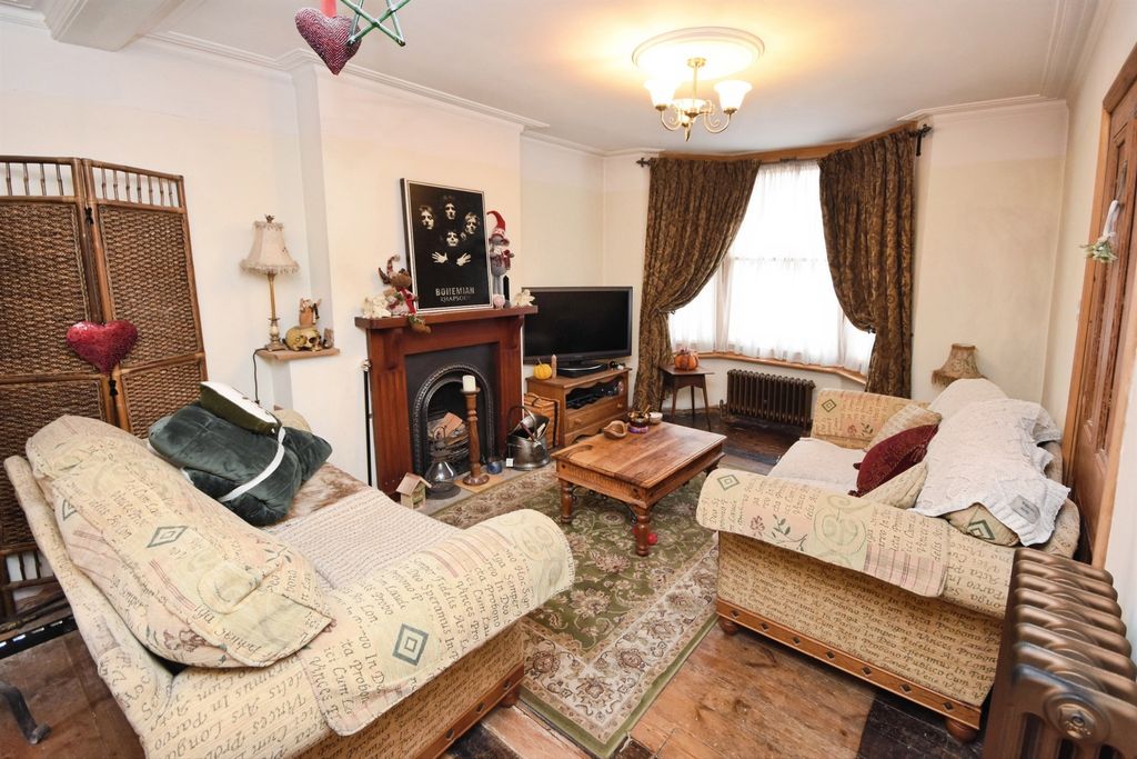 Property photo 2 of 21