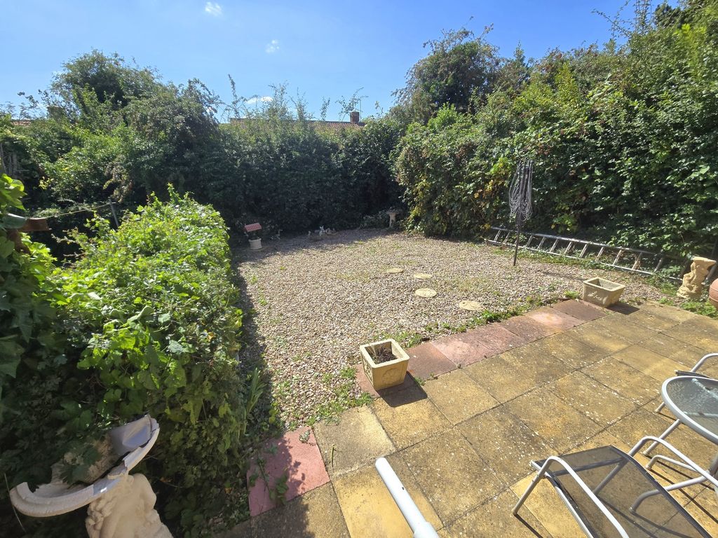 Property photo 3 of 18 Garden