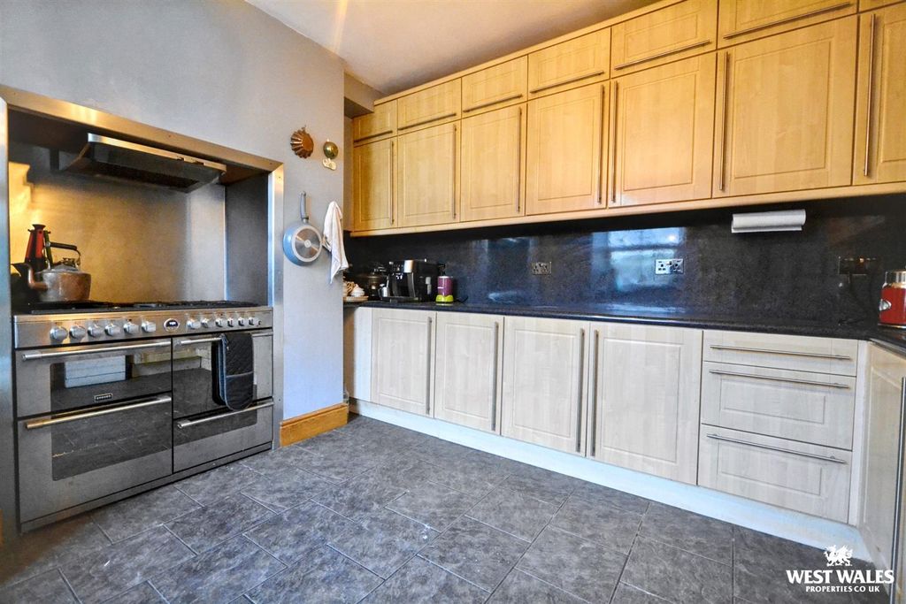 Property photo 2 of 36 Kitchen