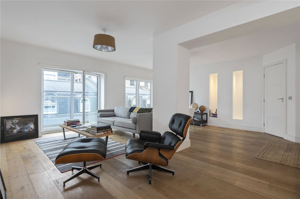 Property photo 1 of 6 Reception/ Kitchen