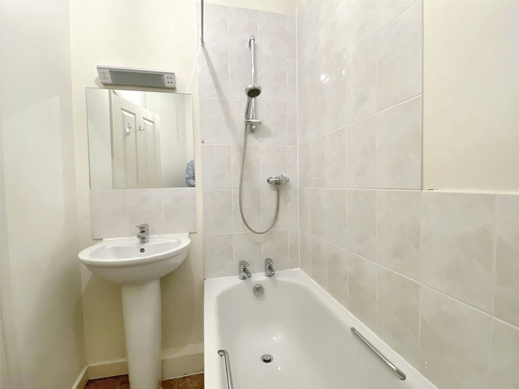 Property photo 3 of 9 3 - Picture No. 07