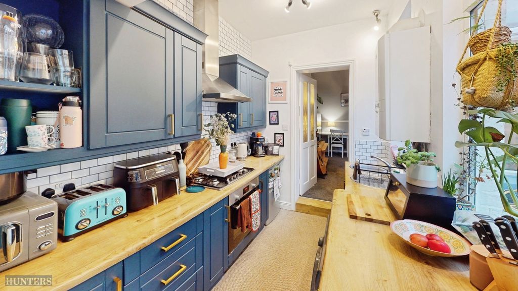 Property photo 2 of 12 Kitchen