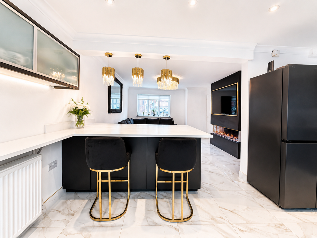 Property photo 1 of 30 Kitchen/Lounge