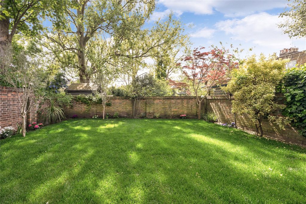 Property photo 3 of 26 Garden