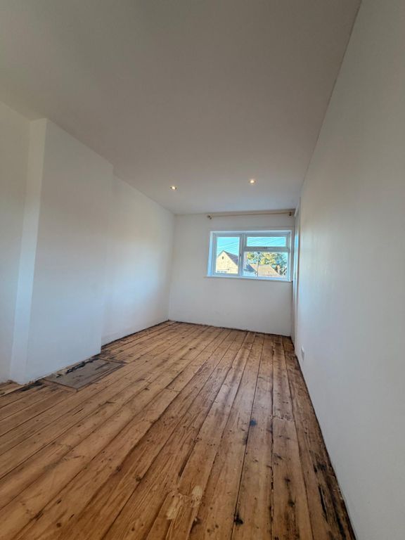 Property photo 3 of 8 Gallery