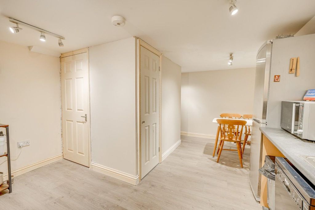 Additional image 7 of 2 bed flat for saleLake Street, Leighton Buzzard LU7