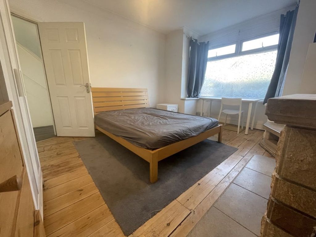 Property photo 1 of 11 A Cozy Double Bedroom Featuring A Comfortable Bed,...