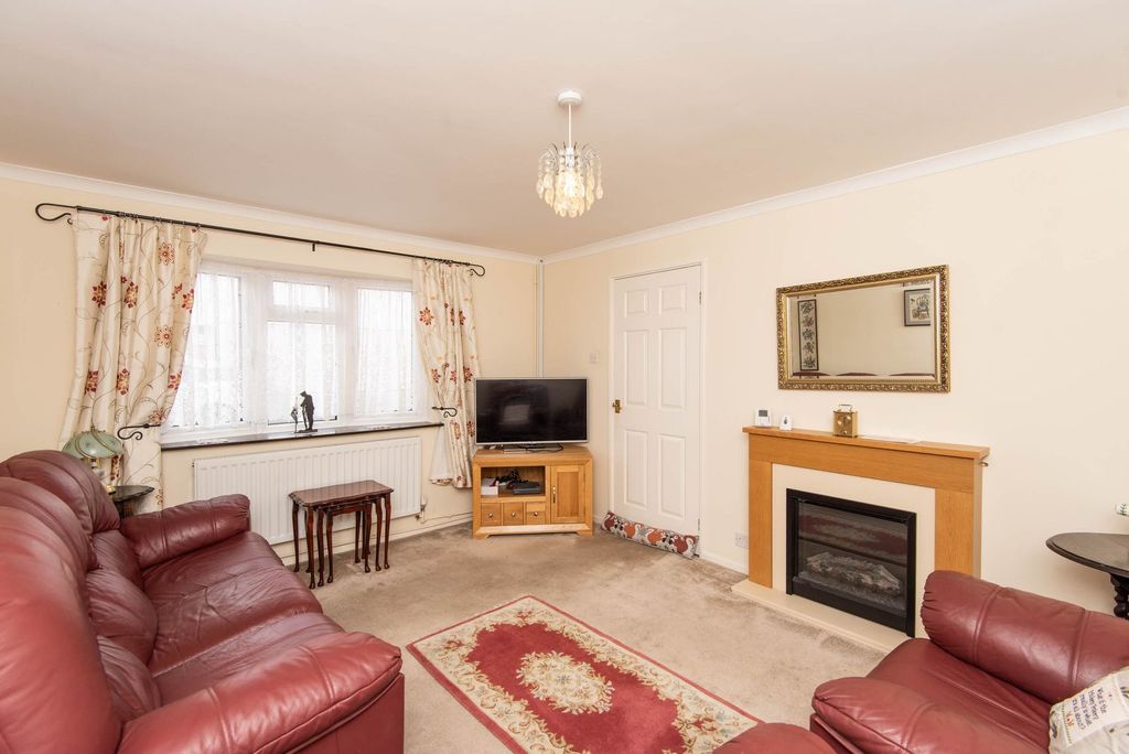 Property photo 2 of 11