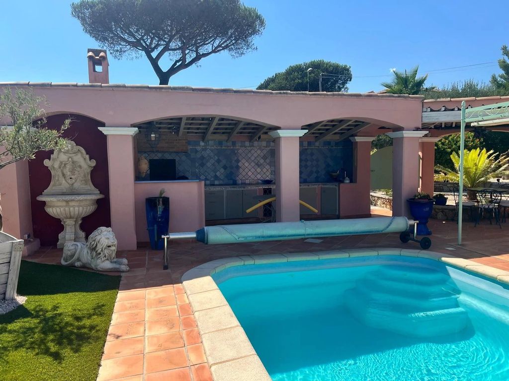 Property photo 1 of 14 Les Issambres - Charming Villa 900 Meters From The Sea