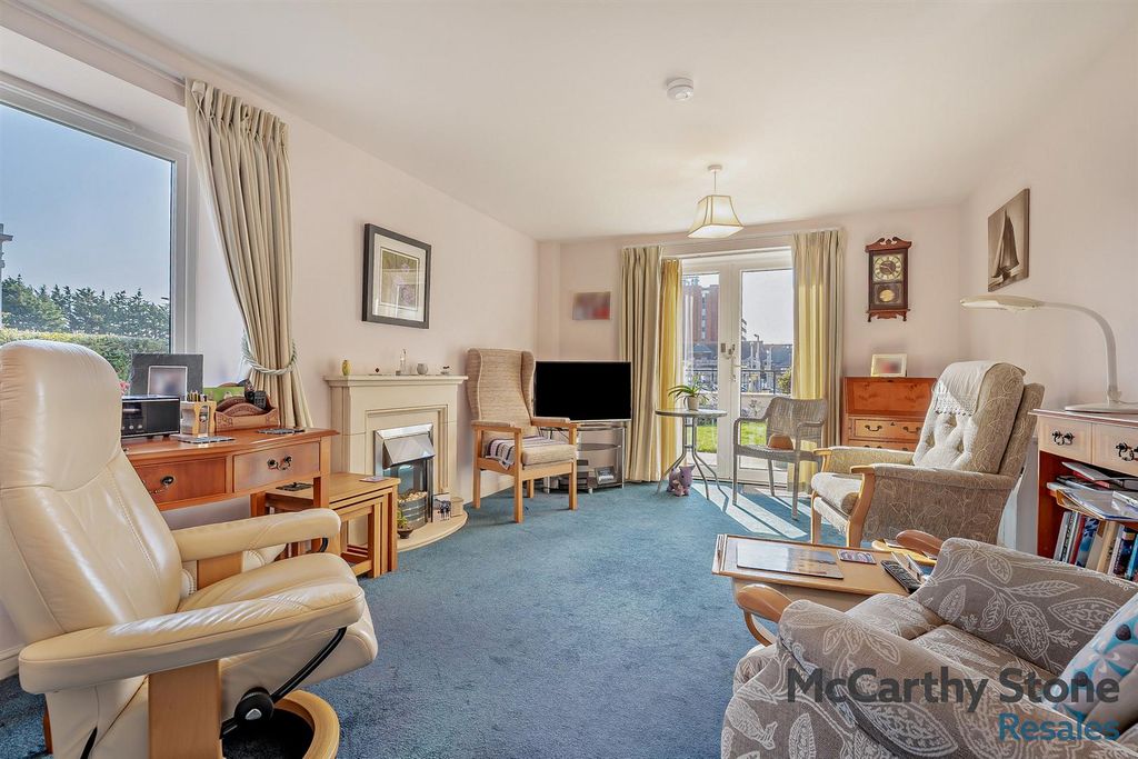 Property photo 2 of 12 8666856-Interior07-800.Jpg