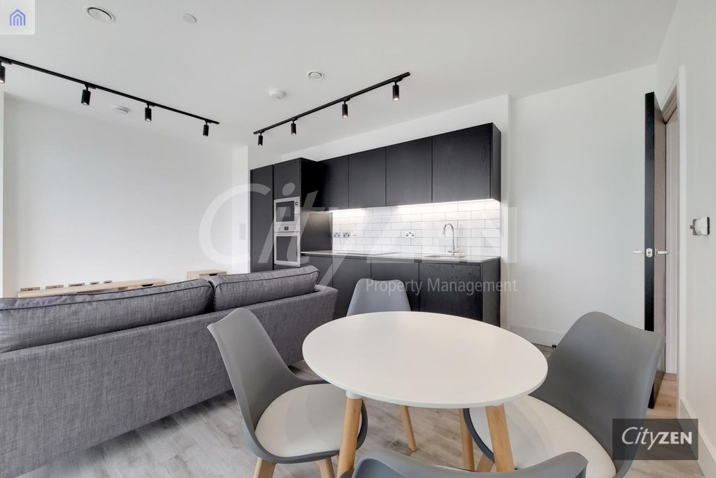 Property photo 2 of 11 Kitchen