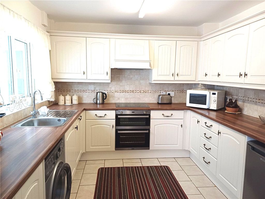 Property photo 3 of 18 Picture No. 24