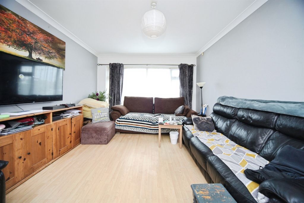 Property photo 3 of 12