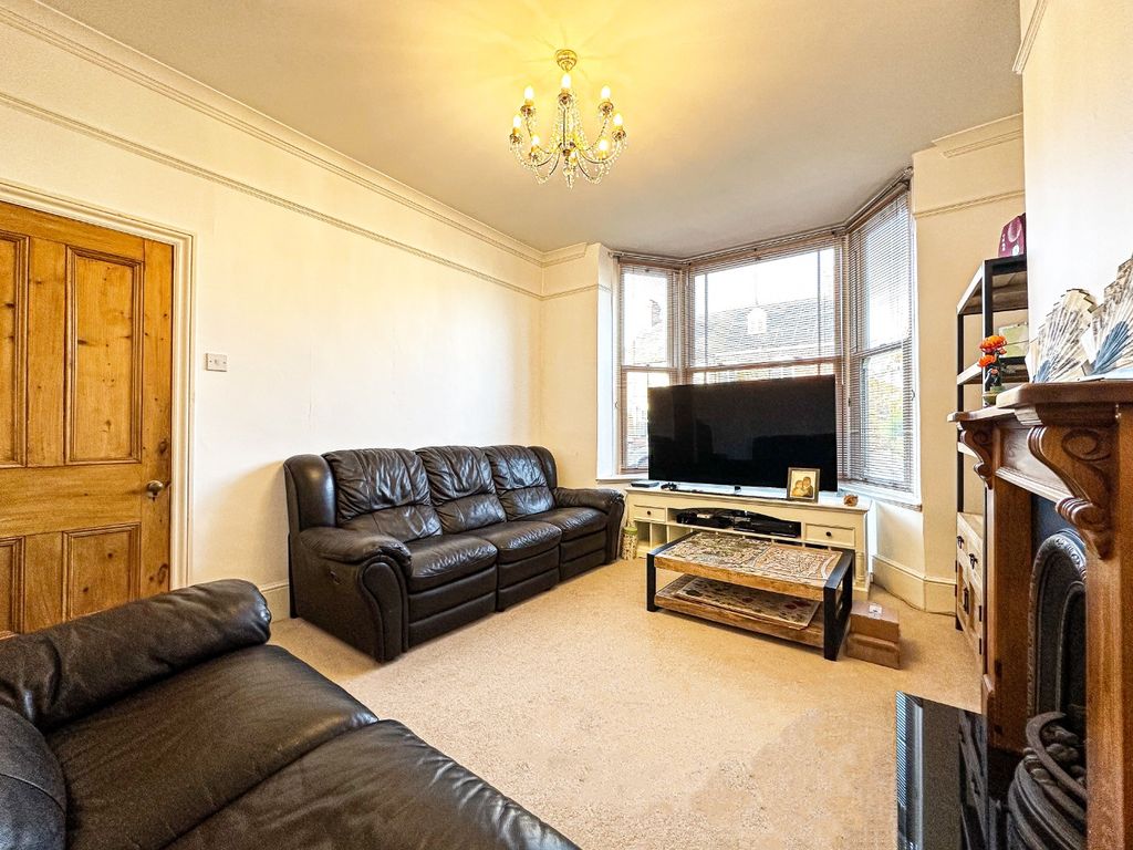 Property photo 3 of 17 4644757