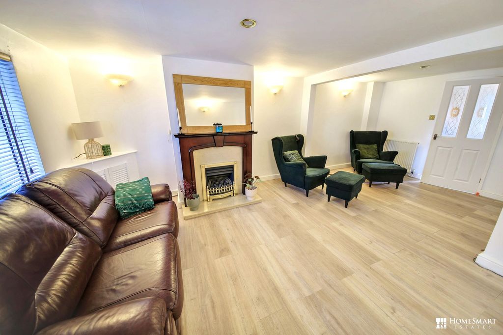 Property photo 2 of 19 Lounge / Dining Room