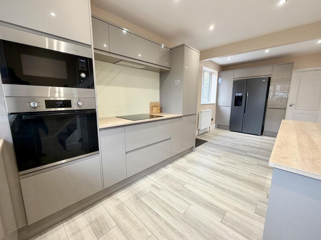 Property photo 3 of 22 Kitchen